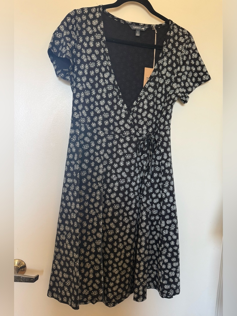 Toad&Co Fresia Wrap Dress with Pockets in Black & Salt in Size Medium